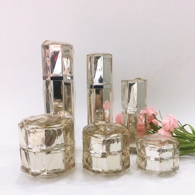 Acryl PP lichaam materiaal ronde plastic cosmetische potten voor lipbalsem verpakkingsoplossing